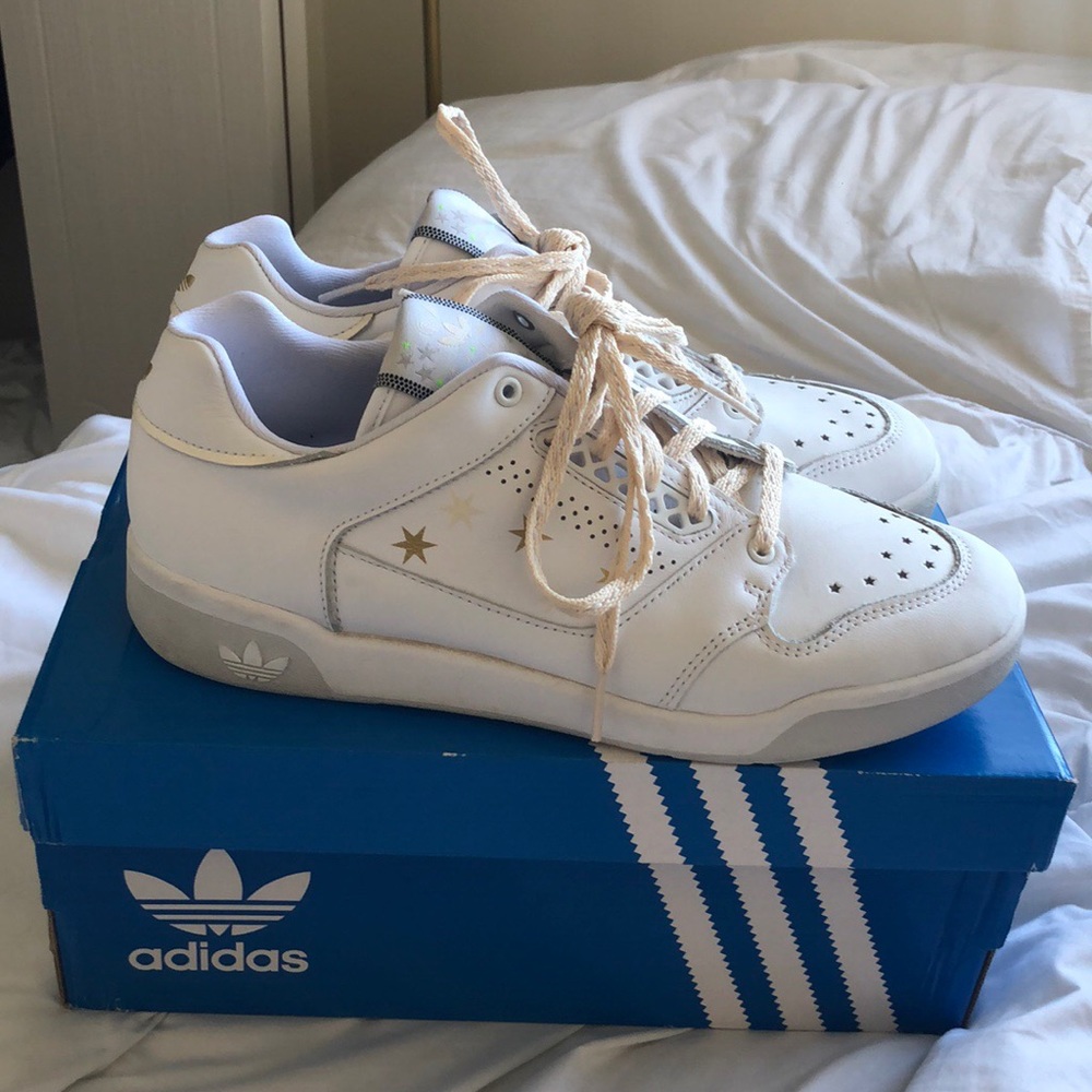 ADIDAS women 8.5 slam courts!